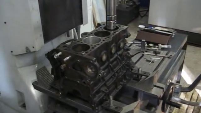 Станок расточный AZ VB 182 M. Расточка блока  Хендай
