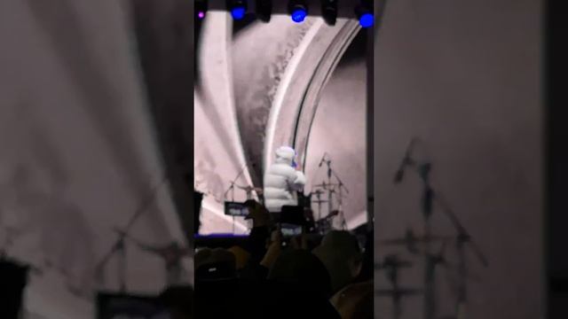 И тем временем праздник продолжался? смотреть онлайн