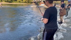 Словил монстра в реке | Рыбалка на лосося в реке Канады British Columbia | Лицензия на рыбную ловлю