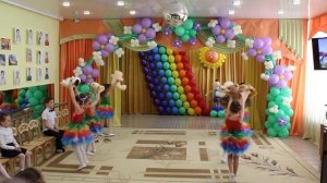 Танец с игрушками и книгами