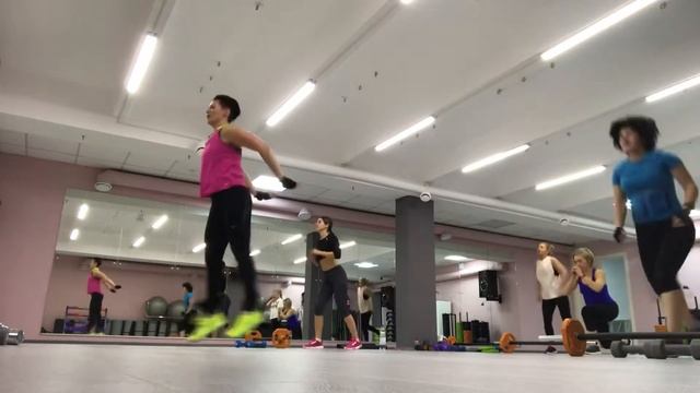 Выпады с выпрыгиванием/ Плиометрика/ Семинар CardioFit Workout смотреть онлайн