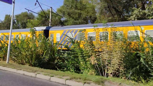 Электровоз ВЛ80С-2565 с поездом 853Ц "Алматы-2 - Казыбек-Бек" смотреть онлайн