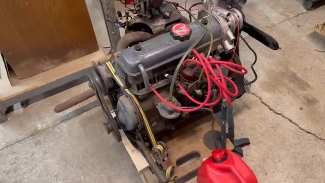 mise en route d'un moteur Renault Dauphine Export, le 26 juillet 2022 смотреть онлайн