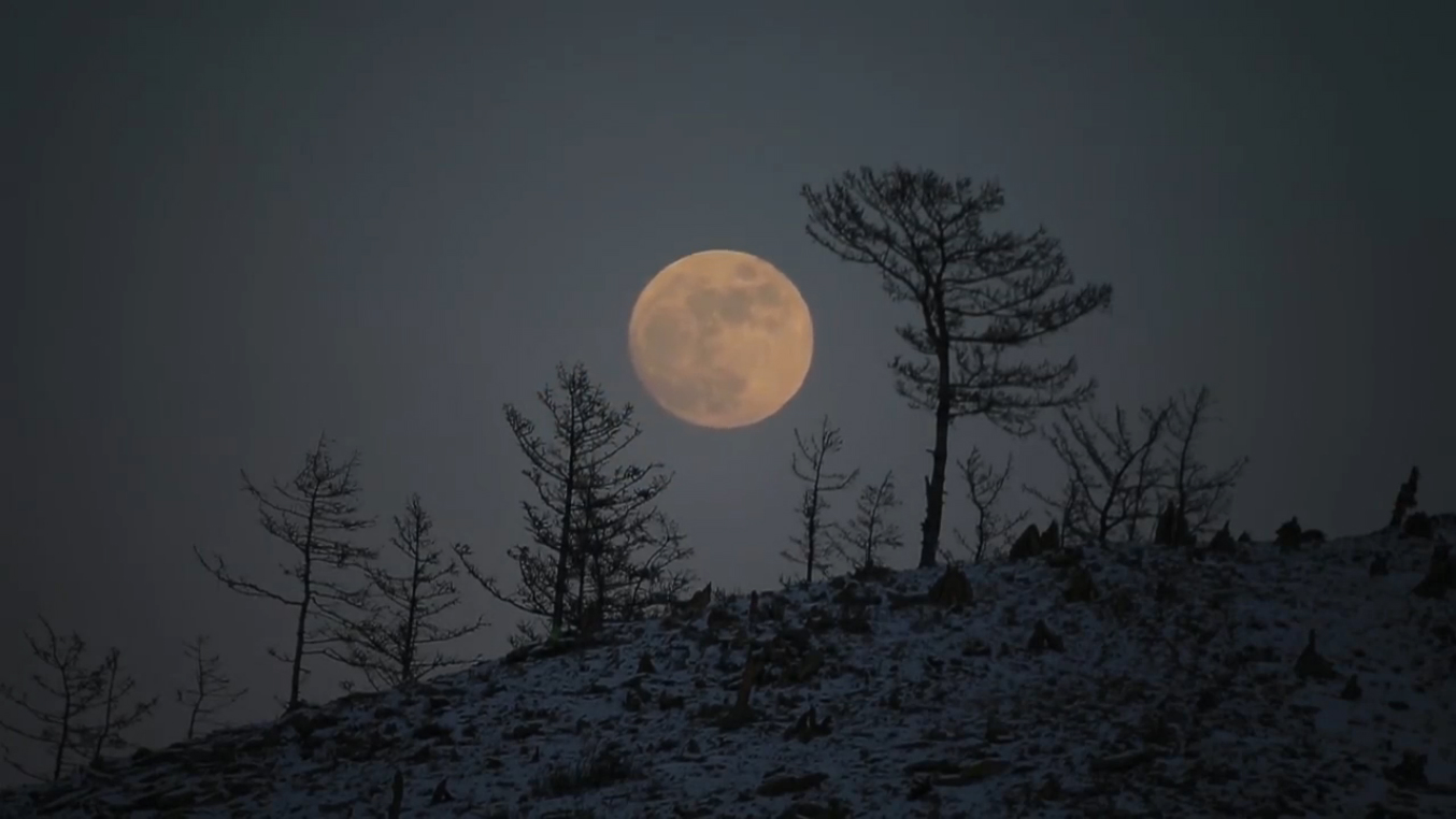 Луна на Байкале