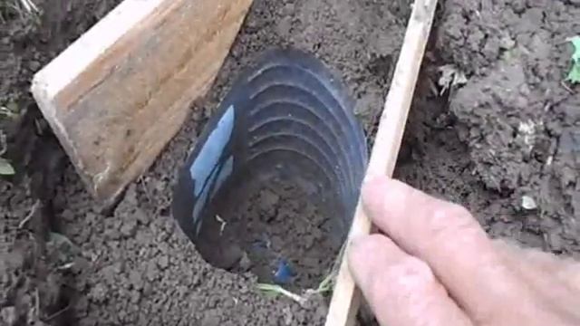 Как избавиться от крота,старинный способ с ведром. смотреть онлайн