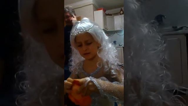 Любознательная кукла в кексе смотреть онлайн