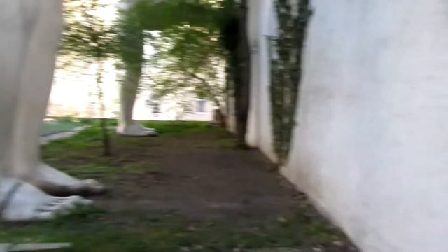От удивления до отвращения! Скульптура «Подхалимство».