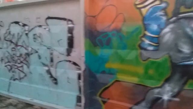 Реалистичные рисунки на заборе ЧАСТЬ 1 Необычные граффити и роспись стен в Киеве Аэрография Теггинг смотреть онлайн