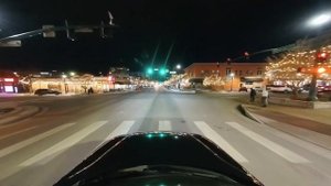 Вид на ночной центр города Colorado Springs.