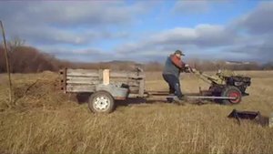 Прессую сено дизельным мотоблоком 1