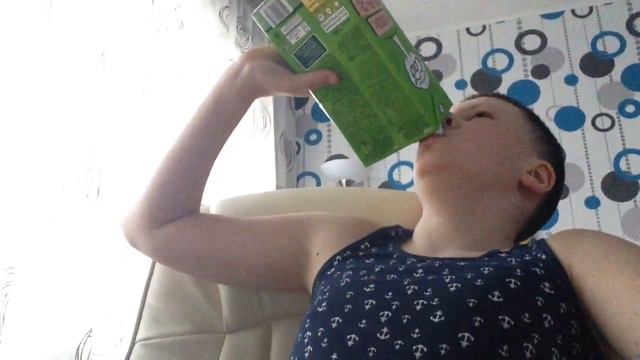 Выпивание сока залпом смотреть онлайн