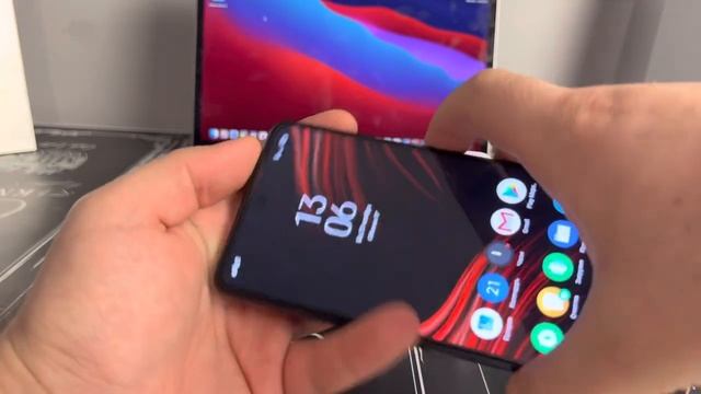 Что делать если телефон работает, а экран чёрный?