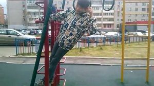 Повесился во дворе