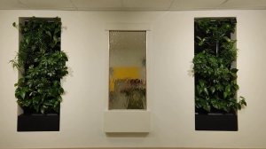 настенный водопад в комнате отдыха