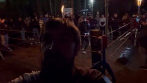 Уличные бои под факелами