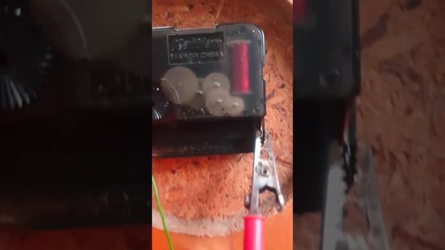 Две севшие батарейки и часы работают. смотреть онлайн