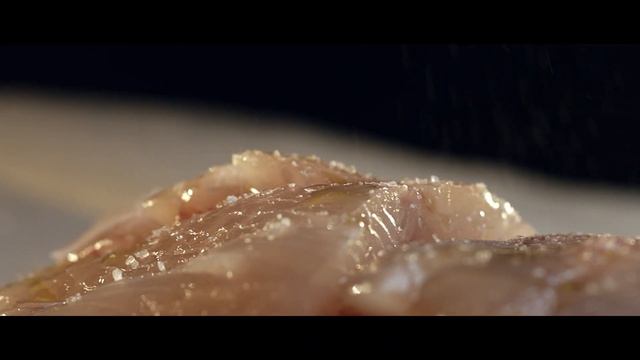 Рыба в бумаге для запекания с маслом с зеленью и овощами смотреть онлайн