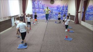 Танец-игра для детей 2-4 лет. Танец с кубиками. Ритмика для малышей.