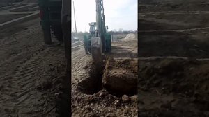 ЮМЗ копает под фундамент