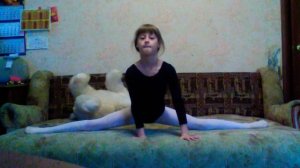 Перекат,шпагат,мостик,стойка на голове.