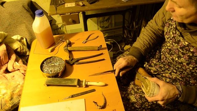 Обувь ручной работы. Обработка задника. смотреть онлайн