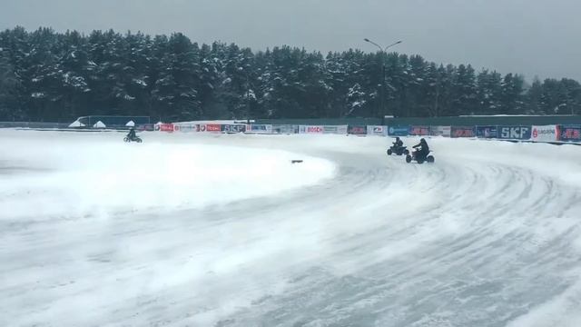 Зимние соревнования на льду! Стадион «Заря» смотреть онлайн