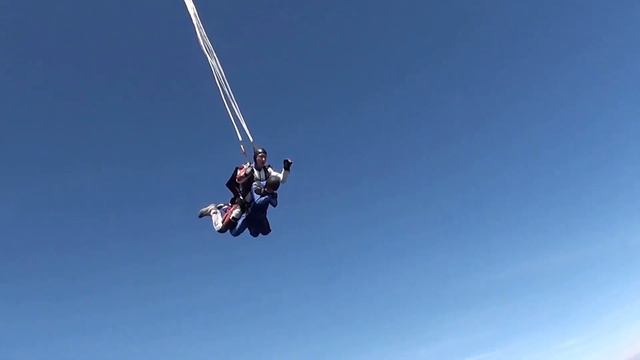 Первый прыжок с парашютом. 4 июня 2016г. Аэродром Слободка смотреть онлайн