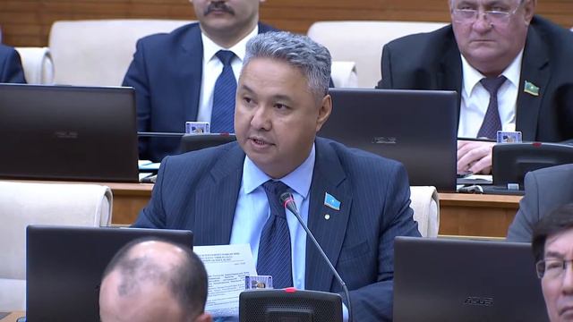 Азат Перуашев. Обсуждение законодательных поправок по вопросам оказания государственных услуг.
