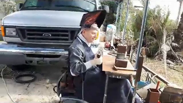 Сварщик ДИМА в инв КОЛЯСКЕ .