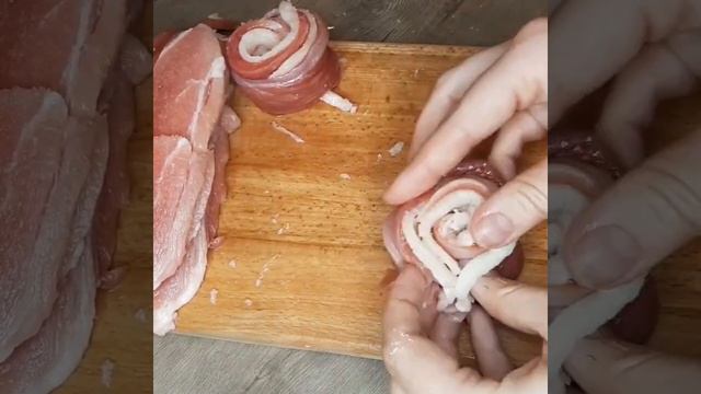 Розы из мяса / рулет из свинины