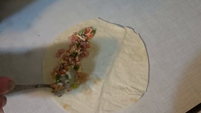 Закуска, трубочки из тонкого лаваша с начинкой. смотреть онлайн