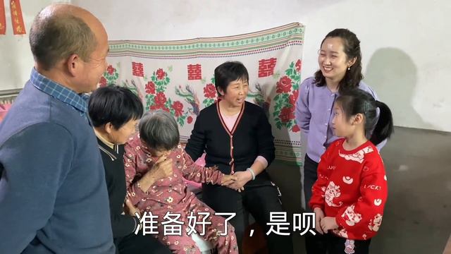 奶奶身体趋于好转，二丫一家准备回山西，老爸早早给亲家备好礼物