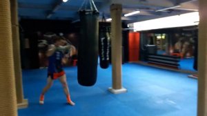 Muay Thai. Отработка на мешке: мидлкик