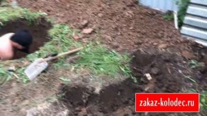 Процесс монтажа двухкамерного септика переливного типа из бетонных колец