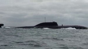 Атомная подводная лодка Северного флота К-157 "Вепрь" проекта 971 в водах Балтики.