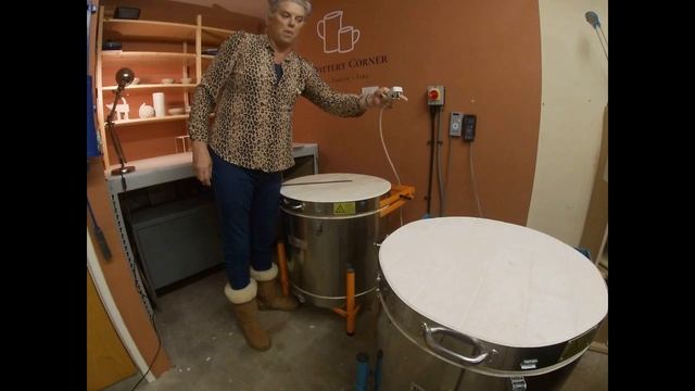 Pottery Top Tip: Thinking of Buying a Kiln? Electric/Solar Supply/Rohde (Pottery Video/Tutorial) смотреть онлайн