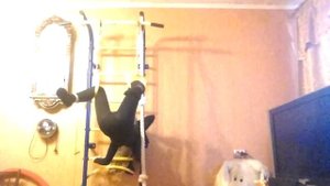 Как сделать кувырок в пиред и назад на шведской стенки