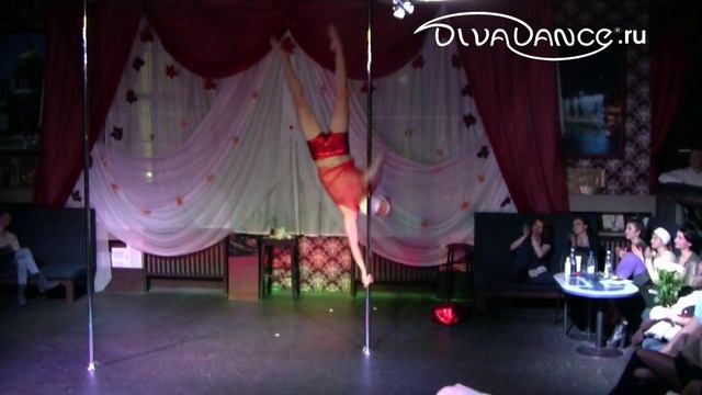 Funny Santa Claus artistic pole-dance - мужской pole-dance