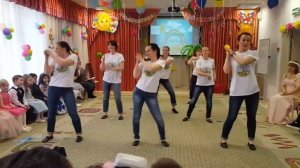 ЗАЖИГАТЕЛЬНЫЙ ТАНЕЦ МАМ В ДЕТСКОМ САДУ "ЗОЛОТОЙ КЛЮЧИК" ГОРОД ВИДНОЕ 2018 Г.