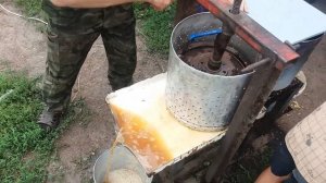 Соковыжималка на основе измельчения и пресса