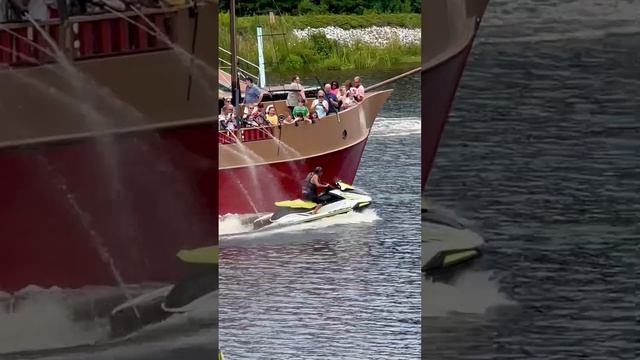 Dirty #PirateMan gets showered!#pirateboat #jetski #waverunner #seadoo #watercraft #waterfight #fun