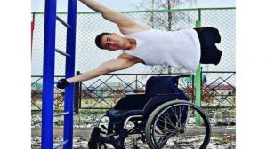 Мужчина с ампутированными нижними конечностями