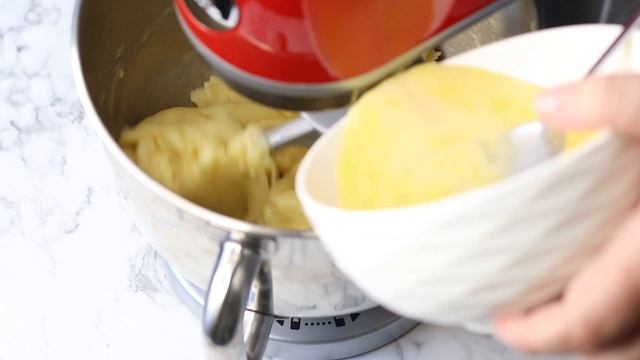 Узнайте секрет заварного теста. Эти эклеры покупают лучше всех!