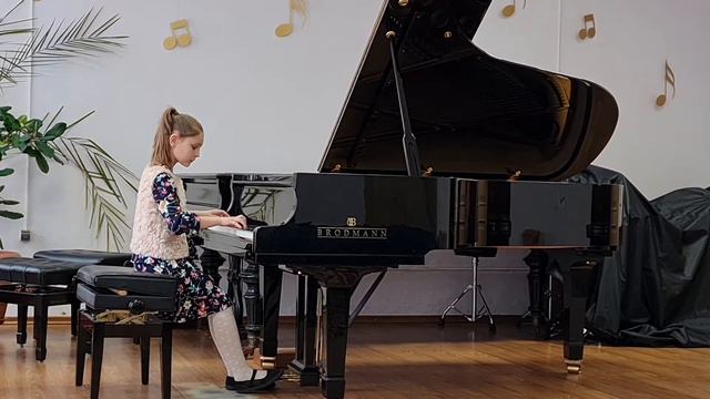 Кучмай София,9 лет. В.А.Моцарт Сонатина До-мажор,1 ч. смотреть онлайн