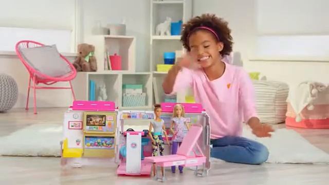Машина скорой помощи Barbie смотреть онлайн