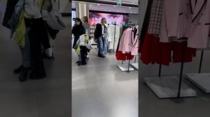 Последний день работы магазина Зара в России / Ажиотаж в Зара