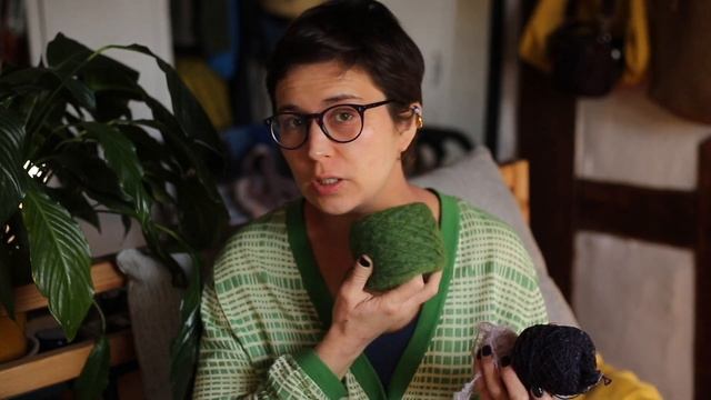 Видео о долгих размышлениях над вязанием свитера смотреть онлайн