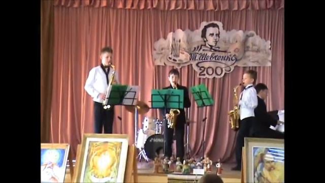 Тріо саксофоністів "Бесаме мучо" смотреть онлайн