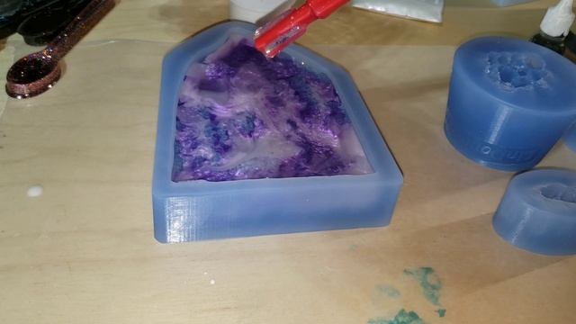 Making an amethyst crystal with resin ? trying unicone art resin / resin art for beginners смотреть онлайн