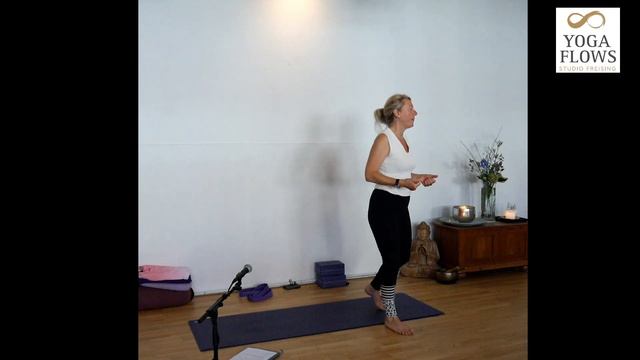 Yogaflows Freising - Sanftes Yoga mit Petra - Donnerstag 03.08.23 смотреть онлайн